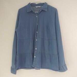 D & CO. women's size M blue denim top